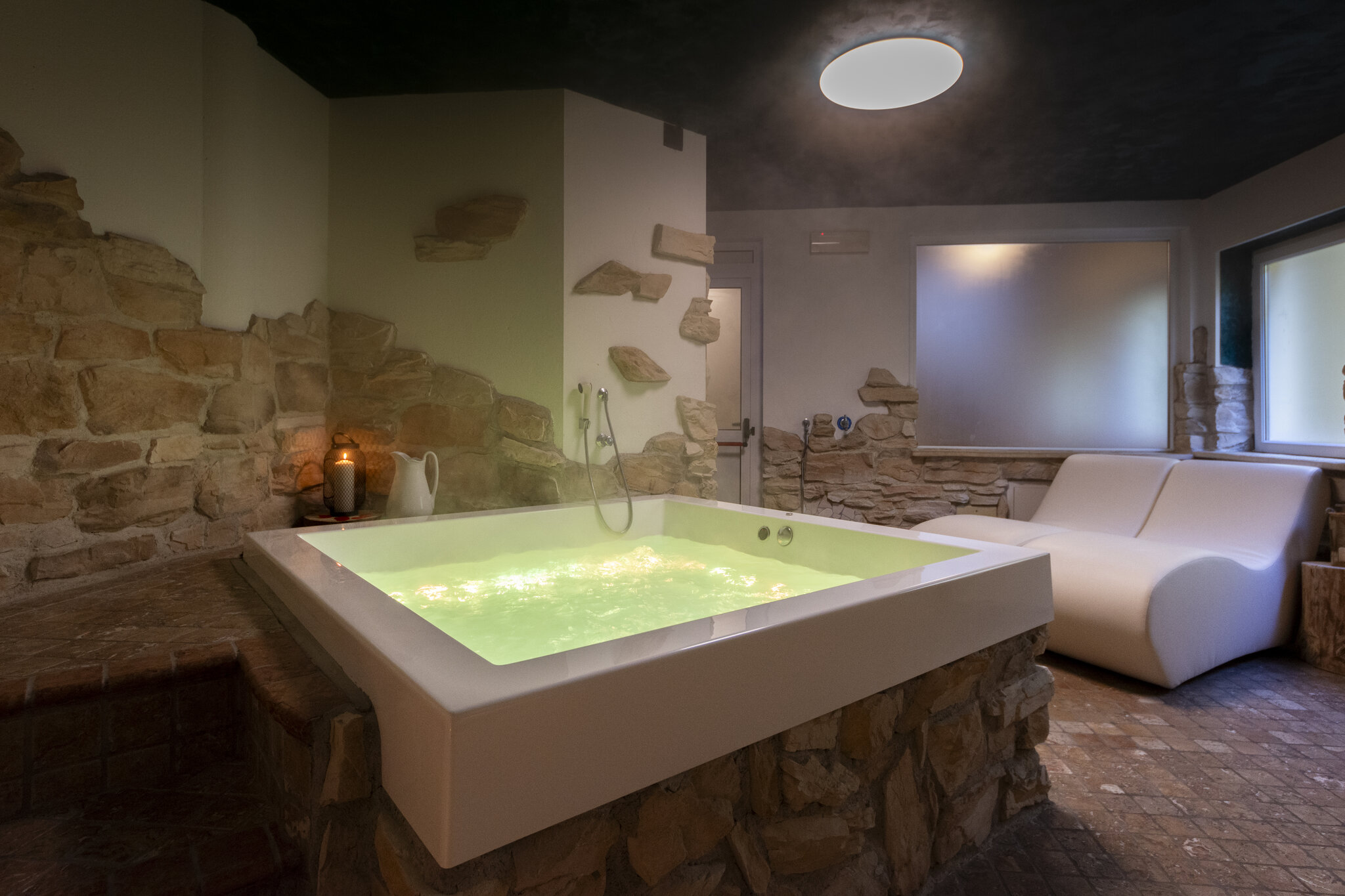 Flos Hotel 2