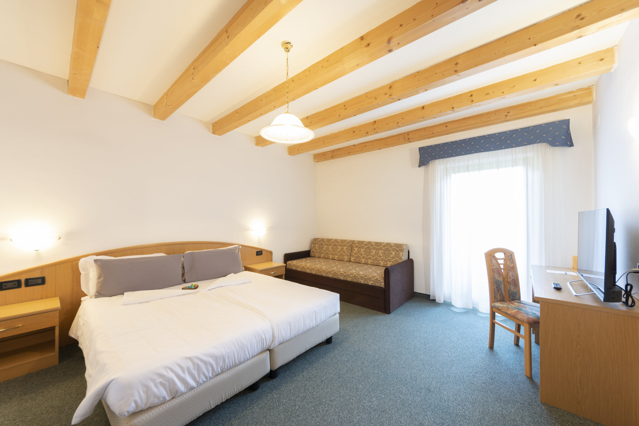 Flos Hotel