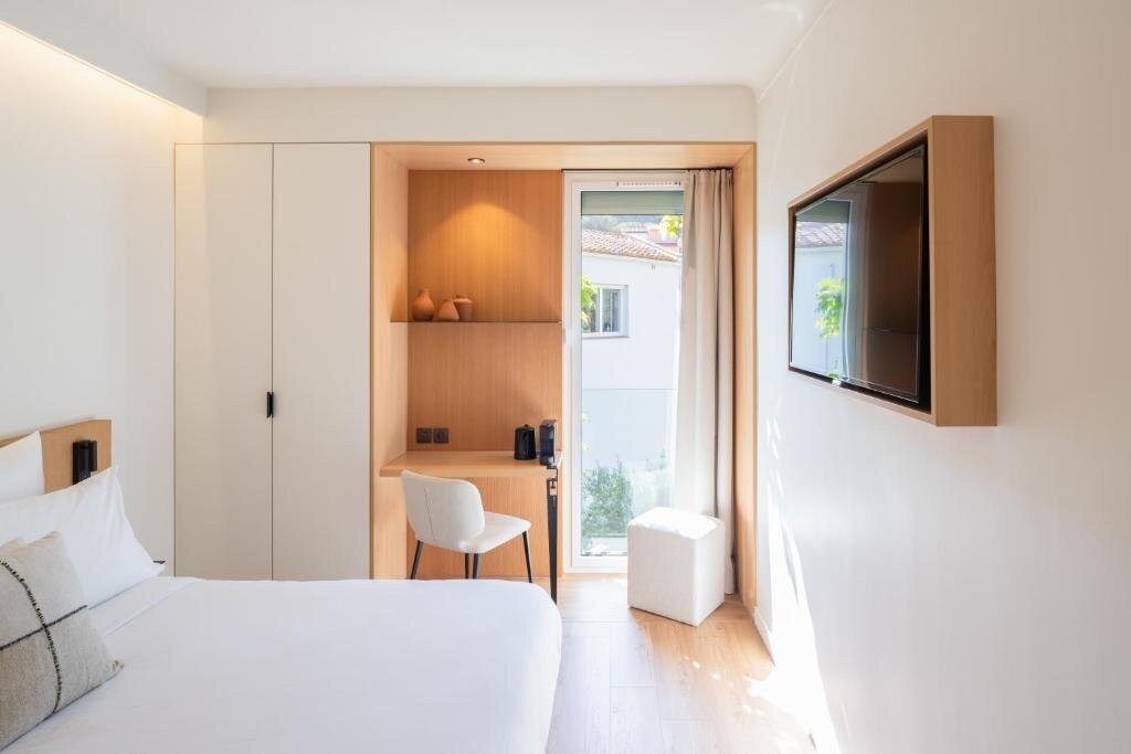 Hôtel Spa & Plages Privée Les Elmes 3