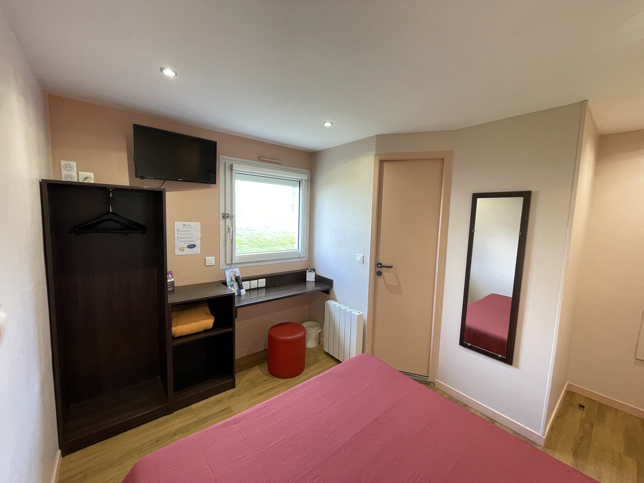Brit Hotel Essentiel Saint-Quentin 3