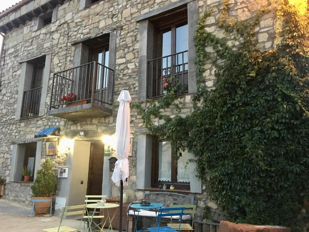 Ana de las tejas azules