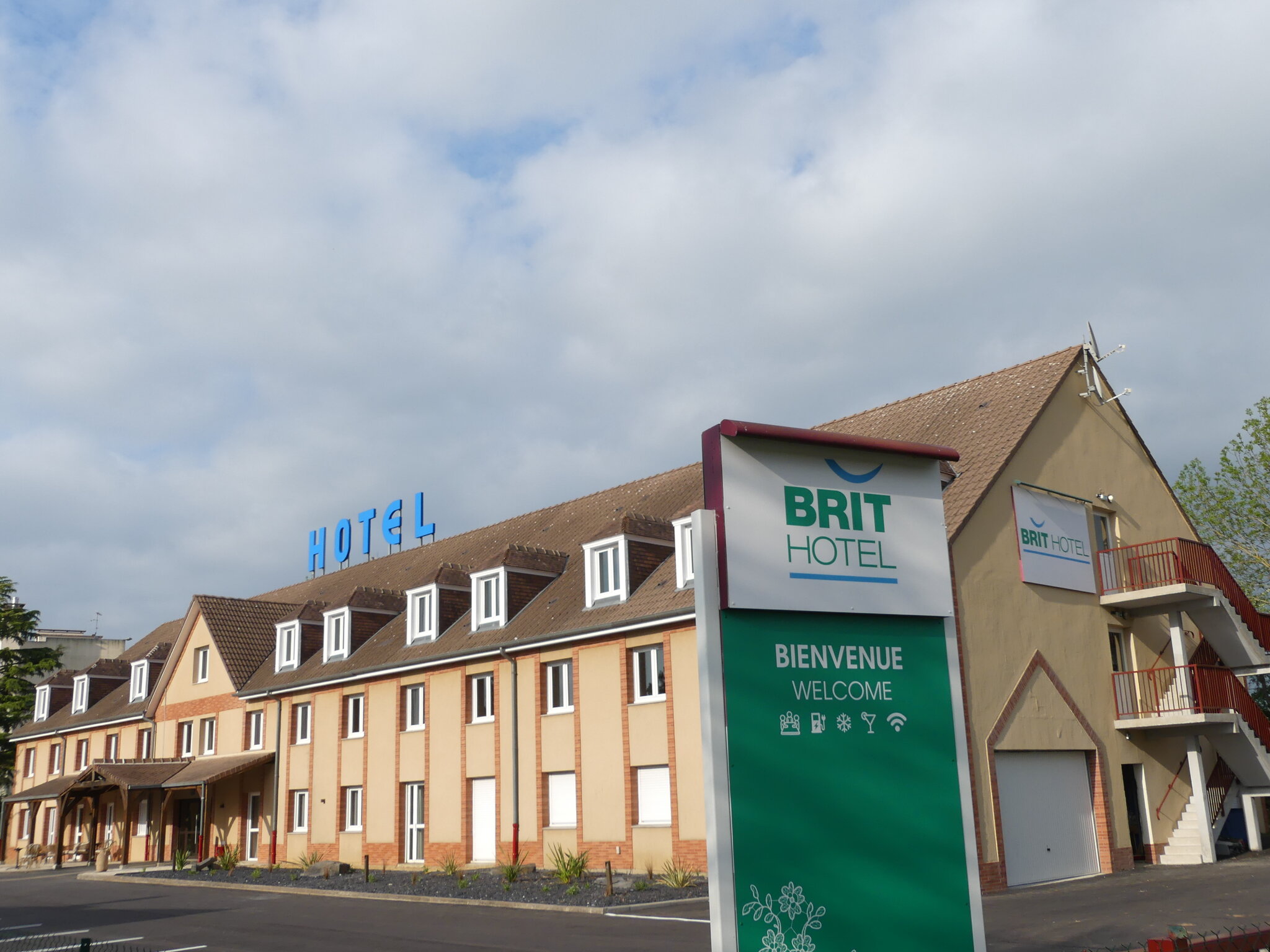 Brit Hotel Confort Alençon 4