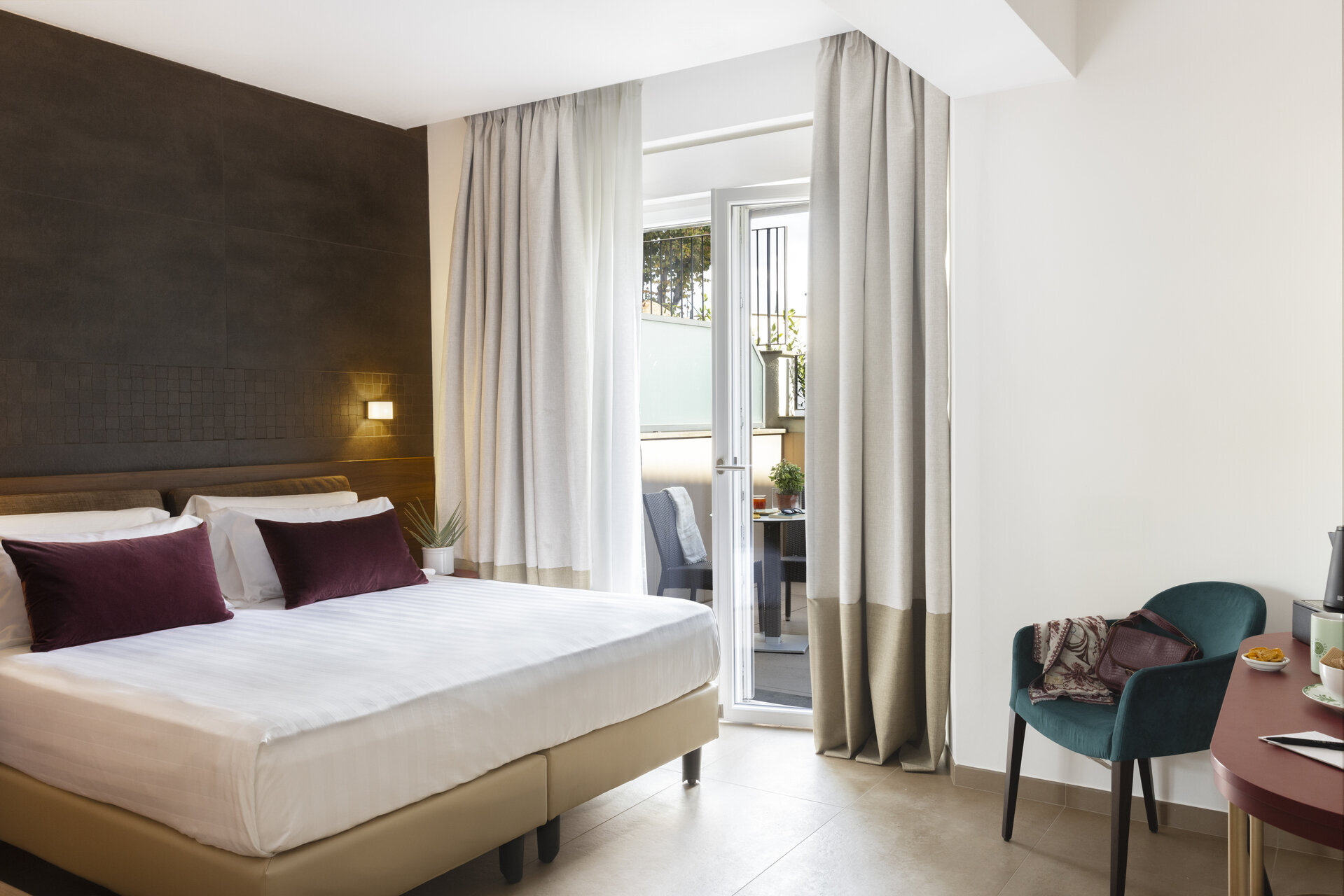 Adoro Hotel 3