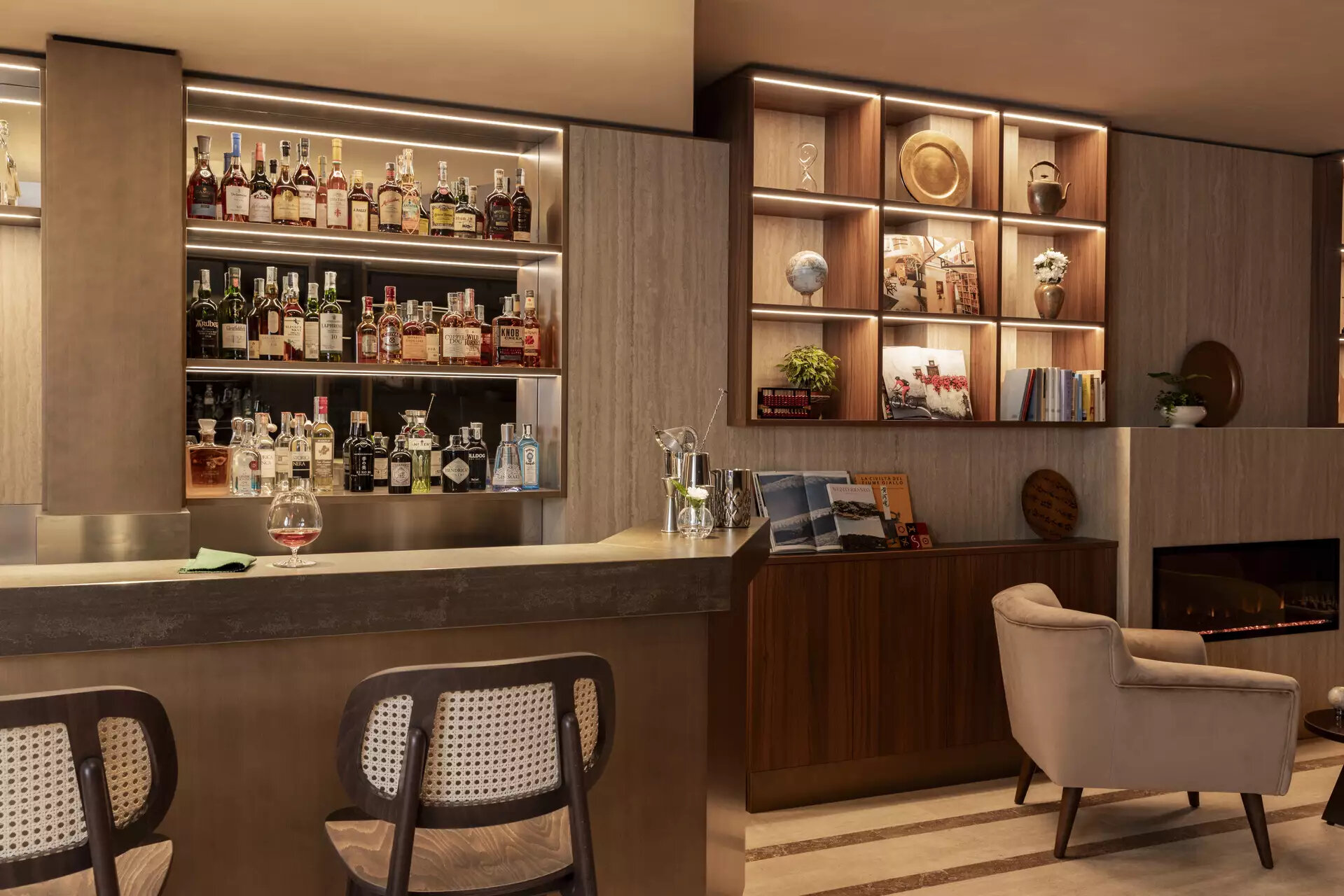 Adoro Hotel 4