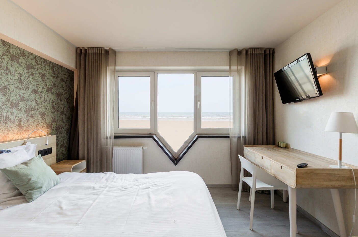 Helios Beach Hotel by CW Hotel Collection