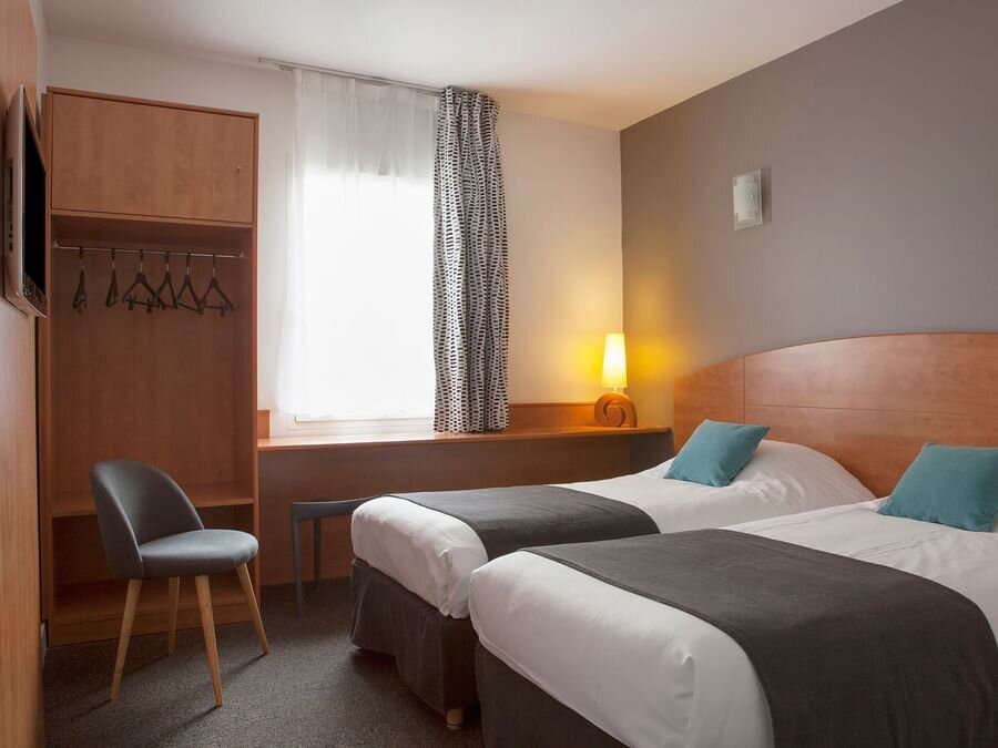 Brit Hotel Bressuire 2