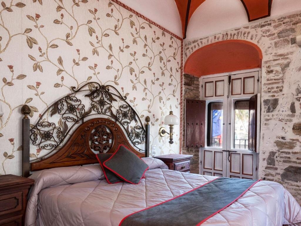 Hotel Las Palmeras by Vivere Stays 2