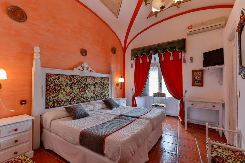 Hotel Las Palmeras by Vivere Stays 3