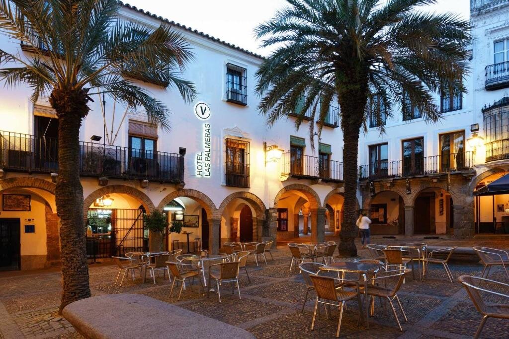 Hotel Las Palmeras by Vivere Stays 5