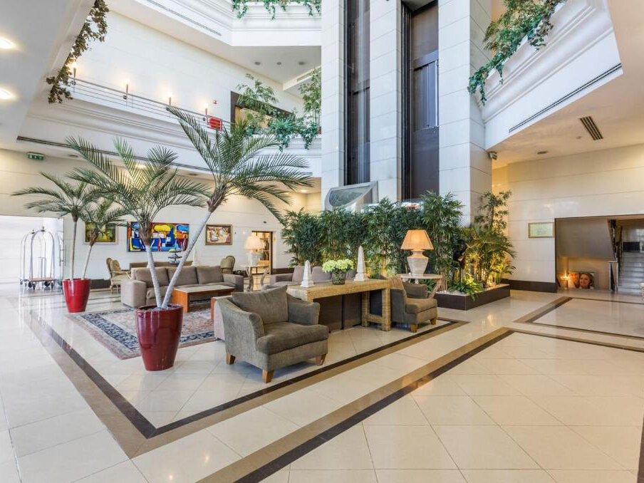 Riviera Hotel 5