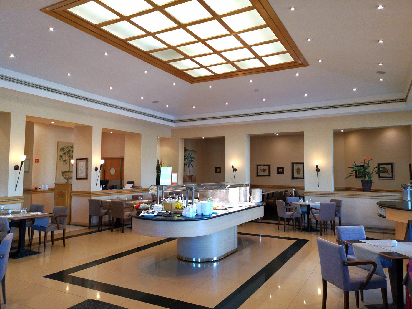 Riviera Hotel 4