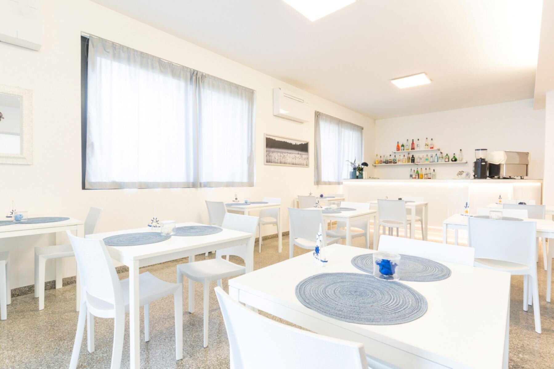 Hotel The Sea B&B 2