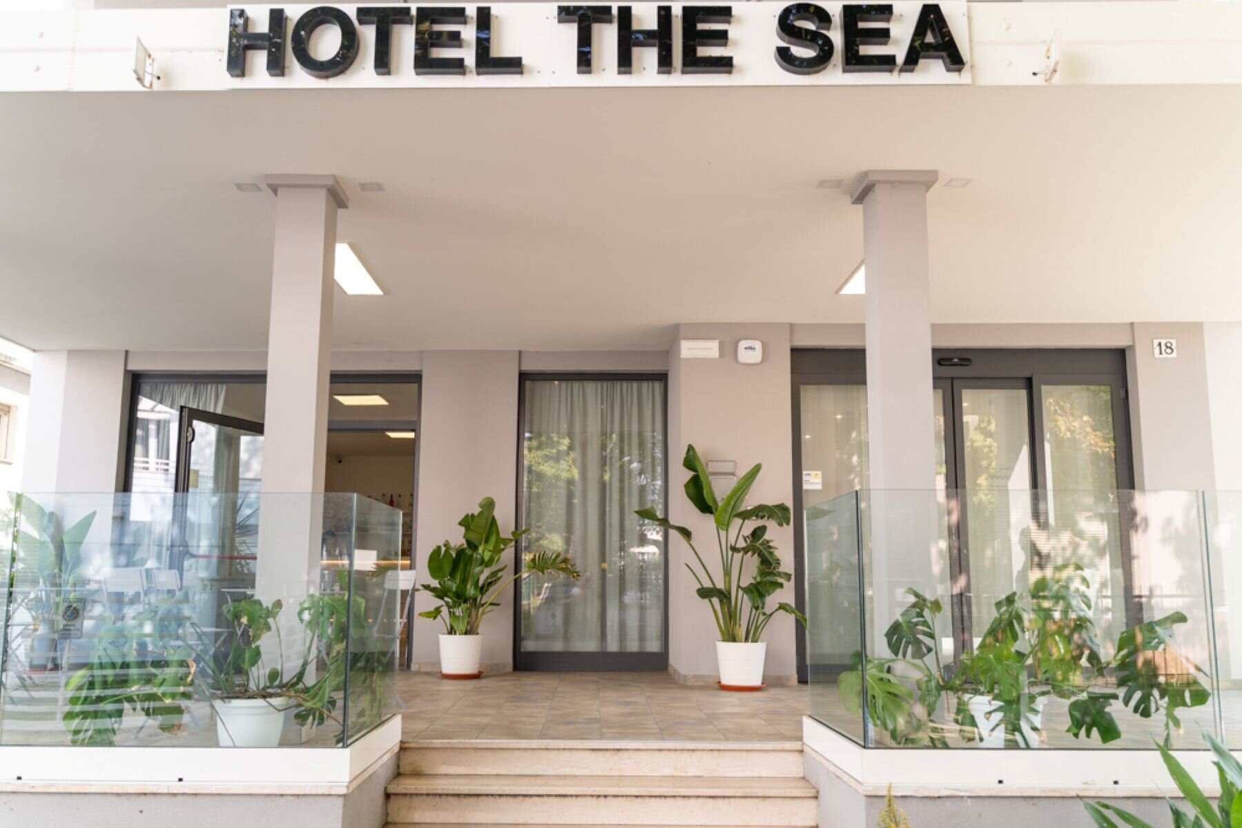 Hotel The Sea B&B