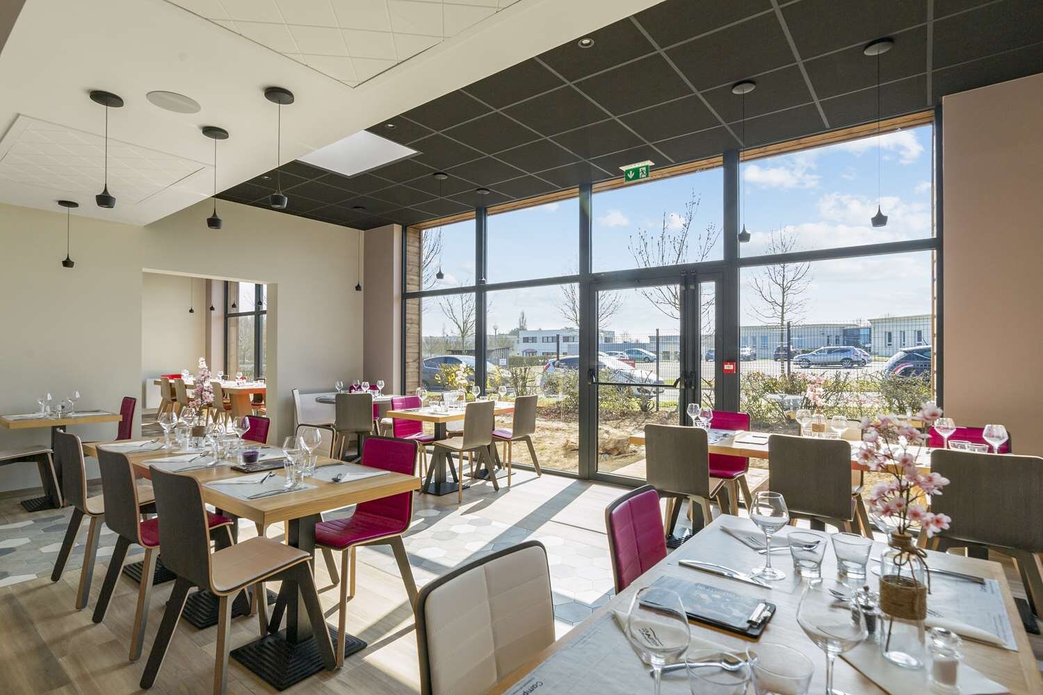 Hôtel-Restaurant Campanile Chartres 5
