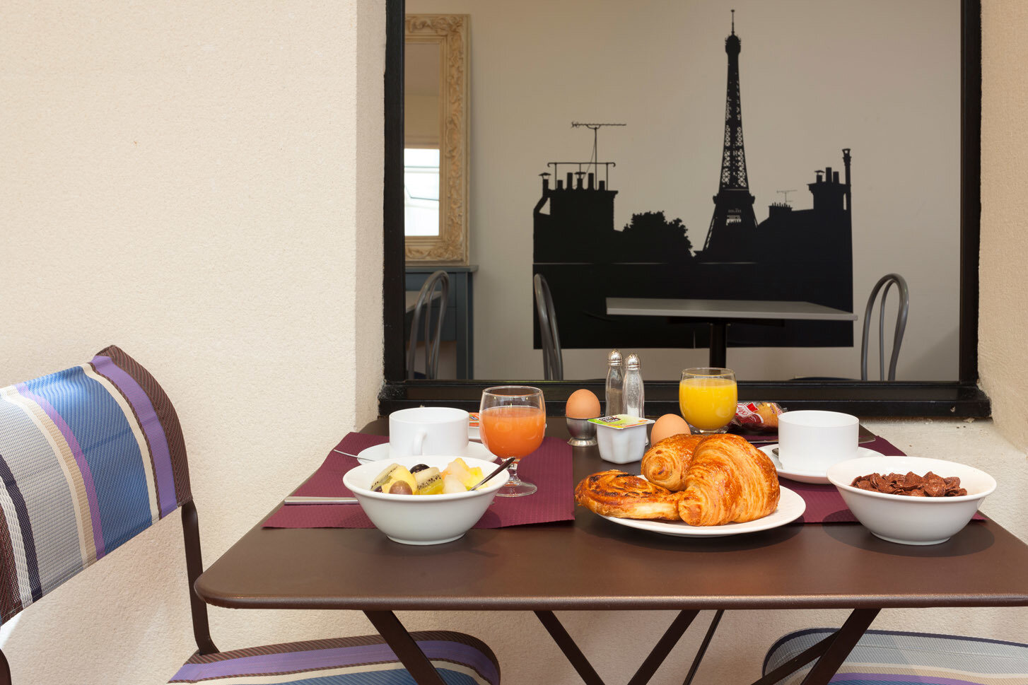 Comfort Hôtel Paris La Fayette 2
