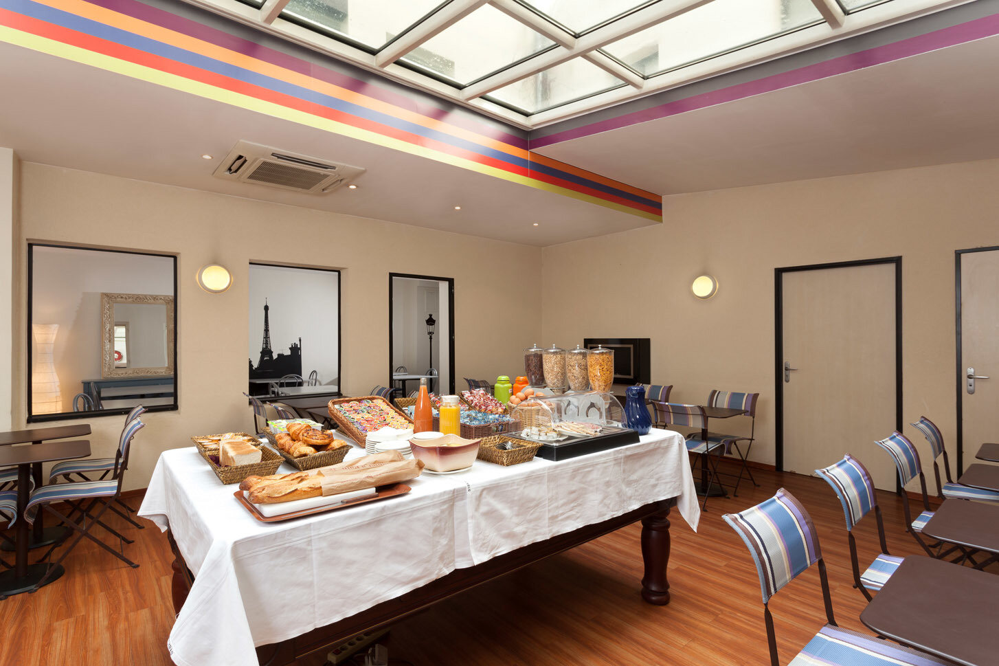 Comfort Hôtel Paris La Fayette 5