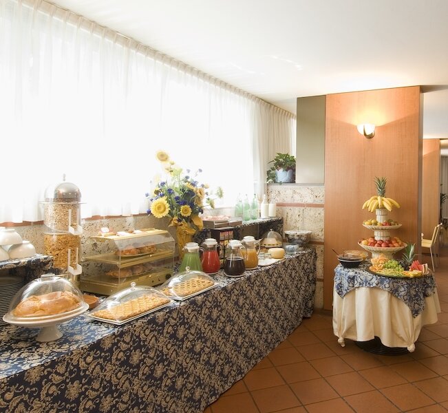 Garden Hotel 4