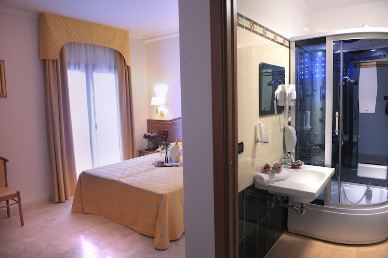 Fashion Hotel 5