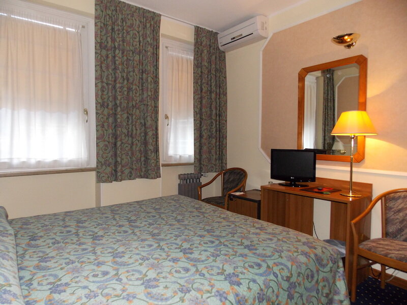 Hotel Elena 5